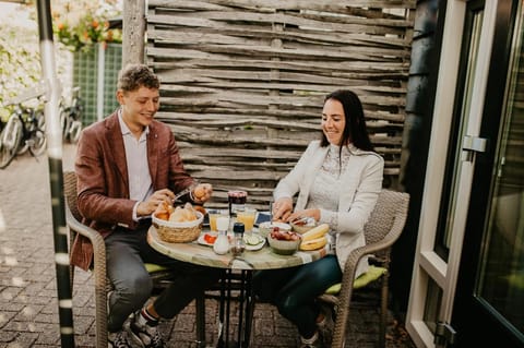 People, Food and drinks, Food, Guests, Breakfast, Lunch