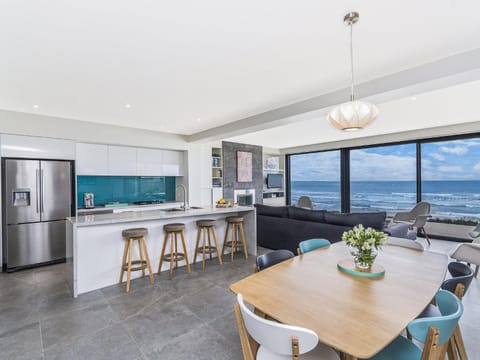 Aqua Mist Seascape Apartment in Port Fairy