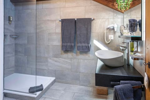 Shower, Bathroom, towels