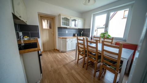 Kitchen or kitchenette, Dining area, stove