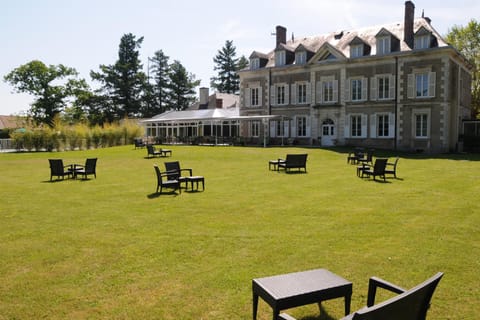 Facade/entrance, Garden