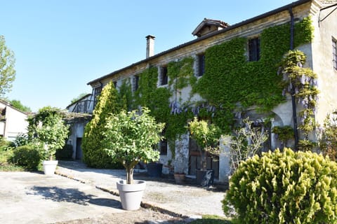 Facade/entrance, Garden