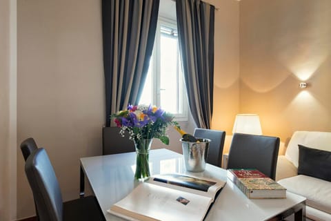 Living room, Seating area, Dining area