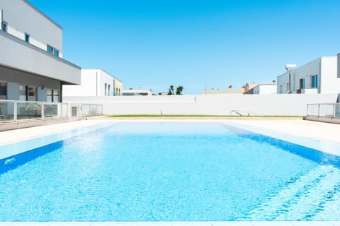 Property building, Day, Pool view, Swimming pool, sunbed