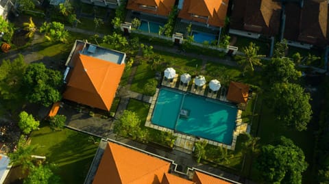 Bird's eye view, Swimming pool