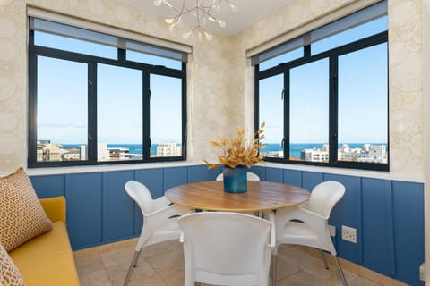 A Breeze of Cape Town l Balcony with Stunning Views Apartment in Sea Point