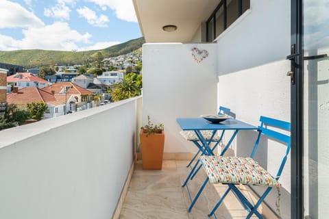 A Breeze of Cape Town l Balcony with Stunning Views Apartment in Sea Point