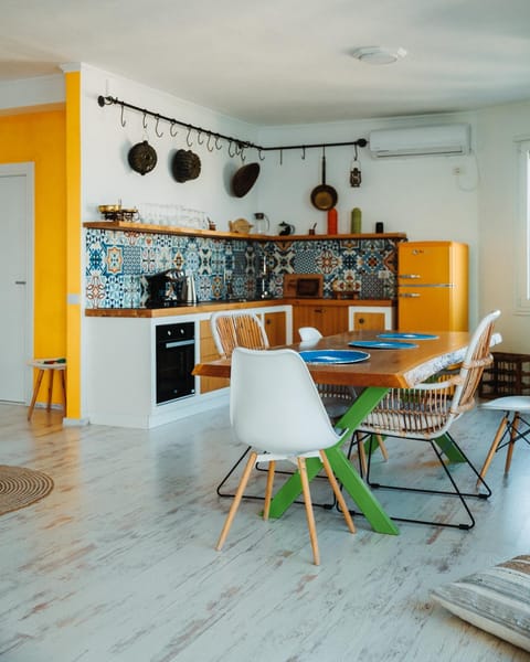 Dining area, kitchen