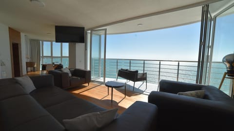 TV and multimedia, Balcony/Terrace, Living room, Dining area, Beach, Sea view, Sunset, kitchen