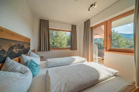 Bed, Bedroom, Mountain view