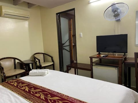 Khách sạn Minh Châu - Hòa Hưng Hotel in Ho Chi Minh City