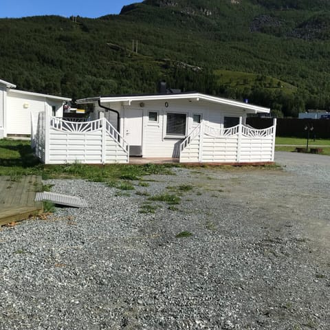Løkvollstranda camping As Camping /
Complejo de autocaravanas in Troms Og Finnmark