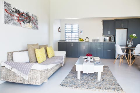 Kitchen or kitchenette, Seating area