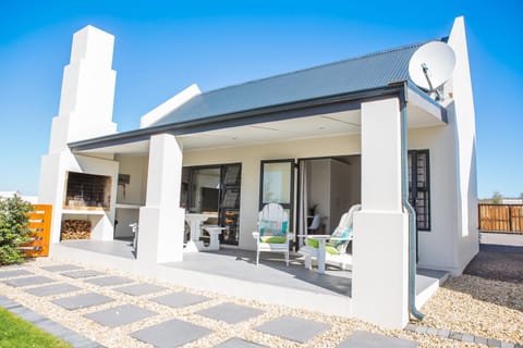 Property building, Patio, BBQ facilities, Balcony/Terrace