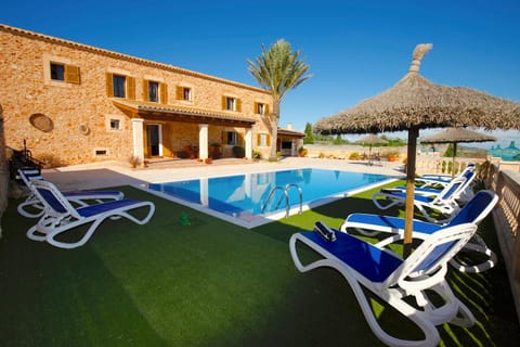 Property building, Patio, Facade/entrance, Day, Garden, Balcony/Terrace, Pool view, Swimming pool, Swimming pool, sunbed