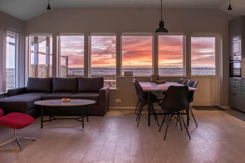 Kitchen or kitchenette, Seating area, Dining area