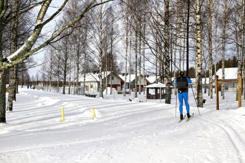 Property building, Day, Neighbourhood, Natural landscape, Winter, Skiing, Skiing