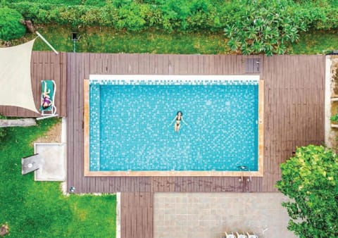 Property building, Day, Natural landscape, Bird's eye view, Garden, Garden view, Pool view, Swimming pool, sunbed