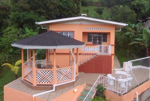 Golden Apple Cottage Chalet in Western Tobago