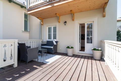 Property building, Day, View (from property/room), Balcony/Terrace