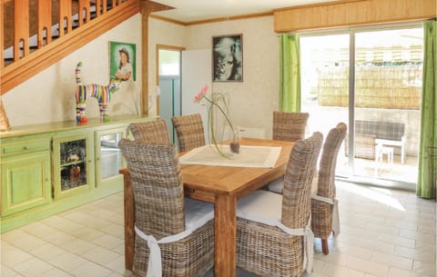 Cozy Home In Tourbes With Private Swimming Pool, Can Be Inside Or Outside Maison in Pézenas