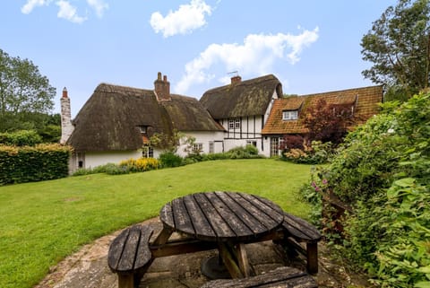 Yew Tree Cottage House in Aylesbury Vale