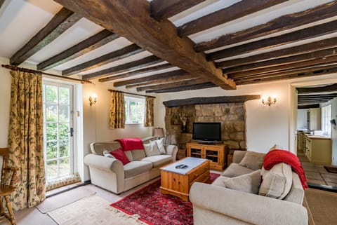 Yew Tree Cottage House in Aylesbury Vale