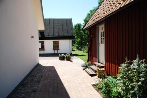 Facade/entrance, Garden