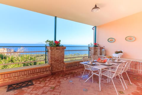 Balcony/Terrace, Dining area, Garden view, Sea view