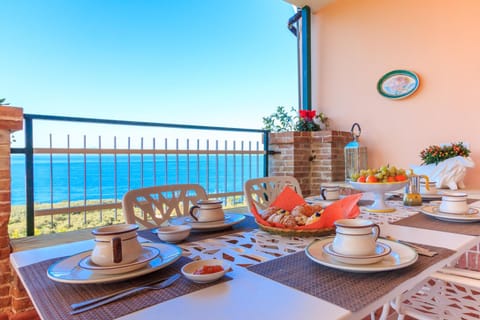 Balcony/Terrace, Dining area, Food