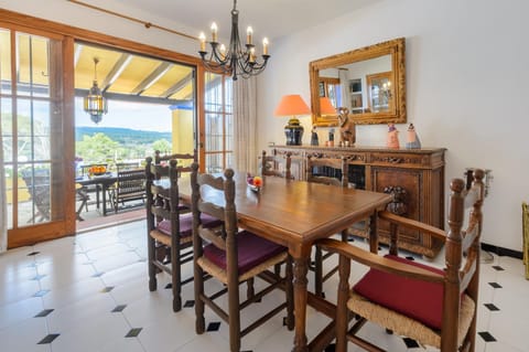 Dining area, Garden view, Mountain view