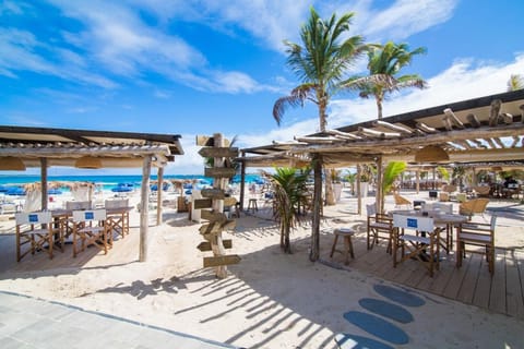 Restaurant/places to eat, Beach