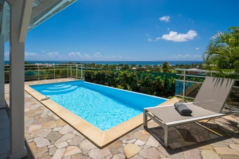 Sea view, Swimming pool, sunbed