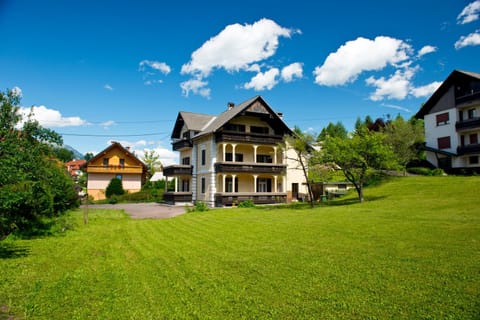 Property building, Spring, Day, Natural landscape, Garden, Garden view