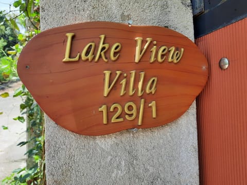 Lake View Villa Chalet in Kamburugamuwa