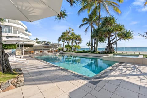 Property building, Day, Natural landscape, Pool view, Sea view, Swimming pool, sunbed