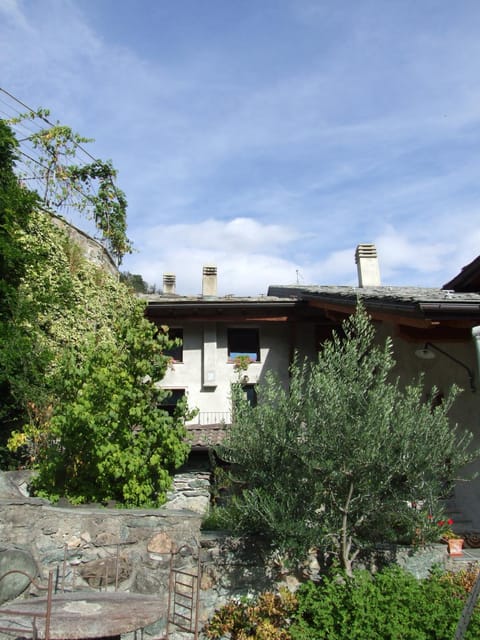 Le Rocher House in Châtillon