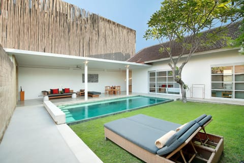 Property building, Garden, Dining area, Swimming pool, Swimming pool