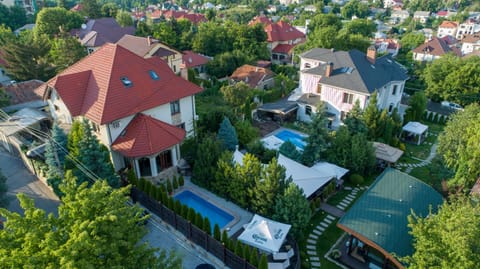 Bird's eye view, Pool view