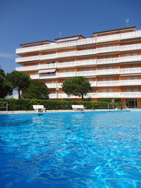 Property building, Summer, Swimming pool