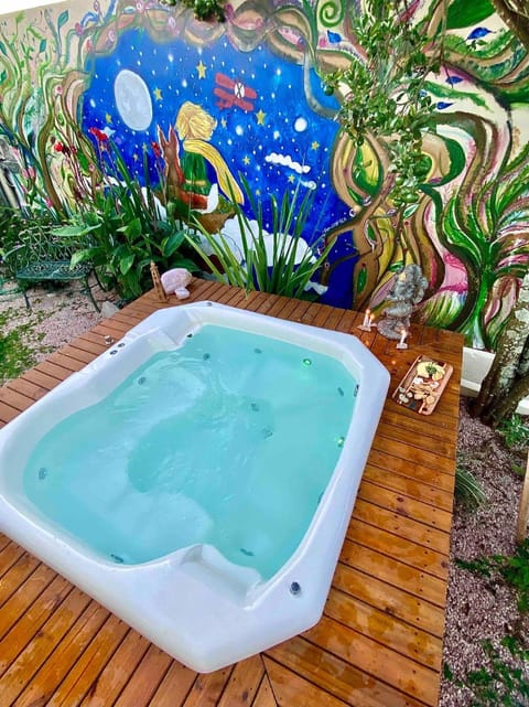 Garden, Hot Tub