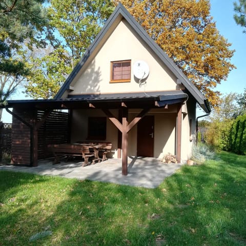 Facade/entrance, BBQ facilities, Garden