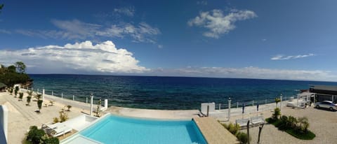 Pool view, Sea view