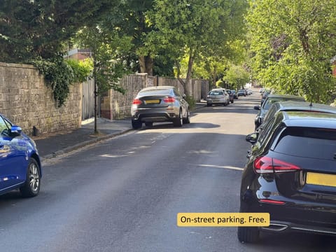 Street view, Location, Parking