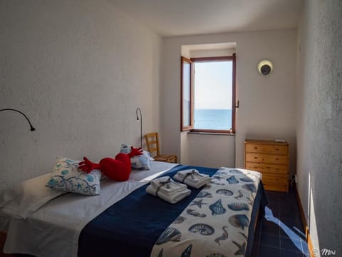 La Lampara Sea View Terrace Apartment Condo in Manarola