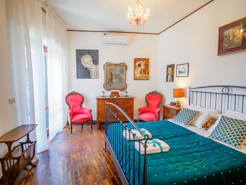 Bed, Bedroom, air conditioner