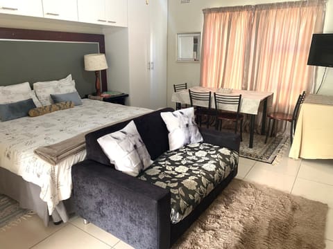 Arum Field Accommodation Bed and Breakfast in Cape Town