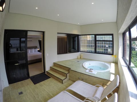 Hot Tub, Bathroom