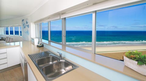 Kitchen or kitchenette, Sea view