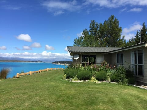Pukaki Lakeside Getaway NZ House in Otago